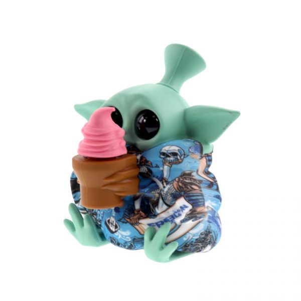 4 5 in printed baby yoda silicone water pipe a30187 900x900 0